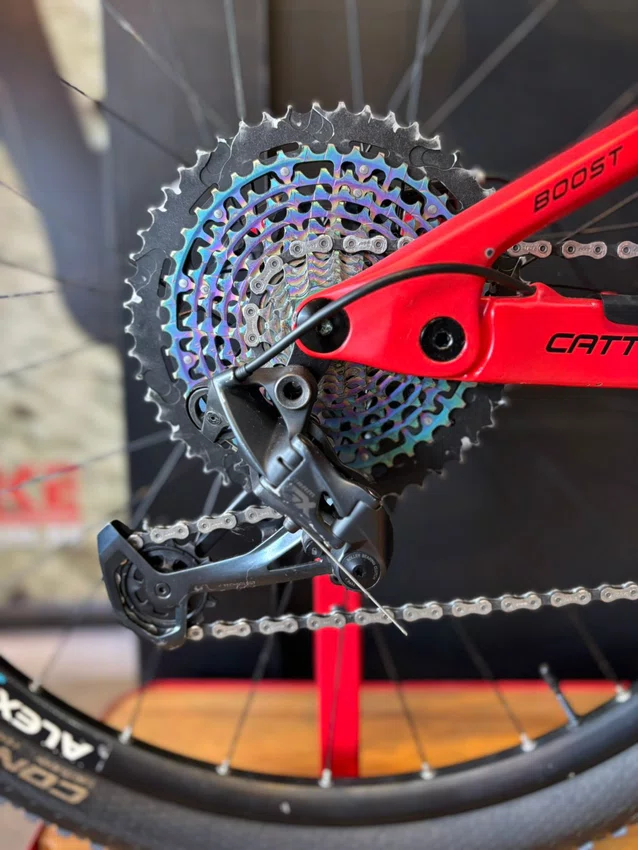 Bicicleta Oggi Cattura Pro T-17 Aro 29 GX 12V Vermelho e Azul - Seminova