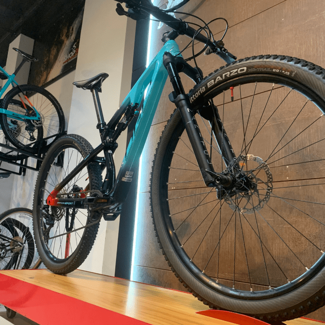 Bicicleta Oggi Cattura Sport Aro 29 Deore 12v Azul e Preto e Vermelho - Seminova