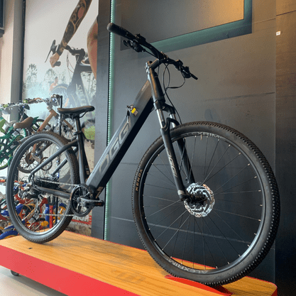 Bicicleta Oggi E-Bike Flex 200 Tourney 7v Preto e Grafite