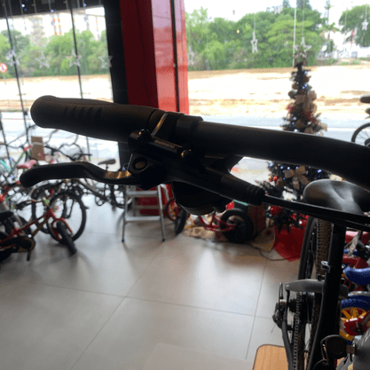 Bicicleta Oggi E-Bike Flex 200 Tourney 7v Preto e Grafite