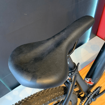 Bicicleta Oggi E-Bike Flex 200 Tourney 7v Preto e Grafite