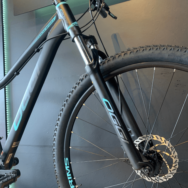 Bicicleta Oggi Float Sport Aro 29 Tourney 21v Preto e Azul e Rosa