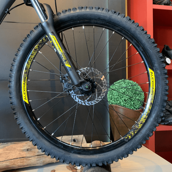 Bicicleta Oggi Hacker Aro 24 Tourney 21v Cinza e Amarelo e Preto