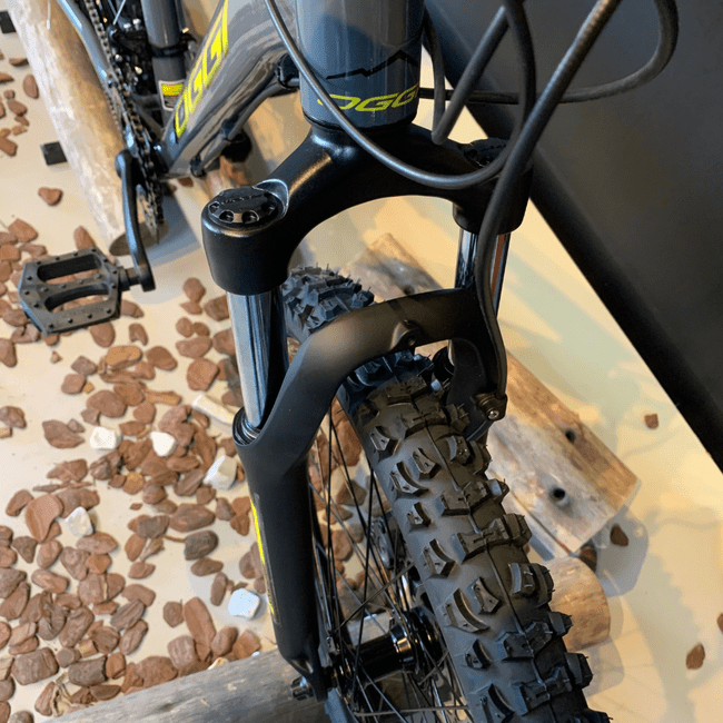 Bicicleta Oggi Hacker Aro 24 Tourney 21v Cinza e Amarelo e Preto