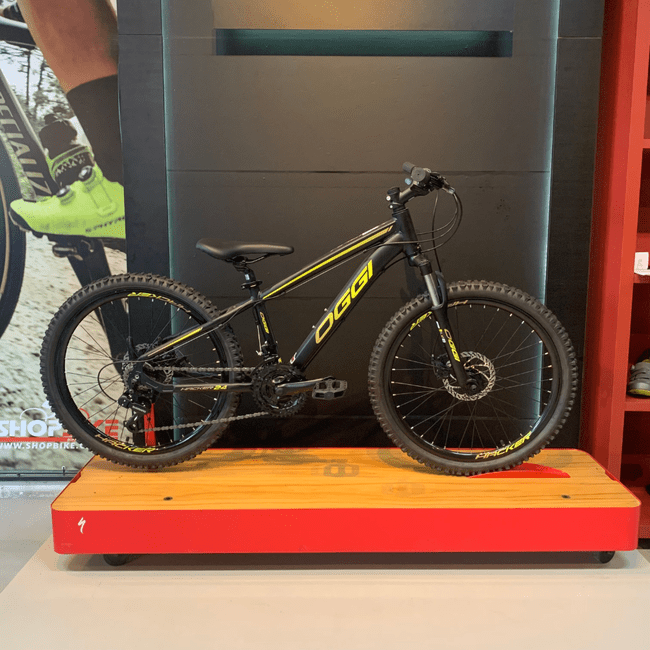 Bicicleta Oggi Hacker Aro 24 Tourney 21v Preto e Amarelo