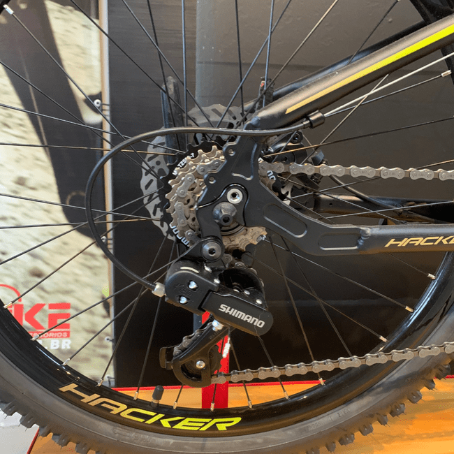 Bicicleta Oggi Hacker Aro 24 Tourney 21v Preto e Amarelo