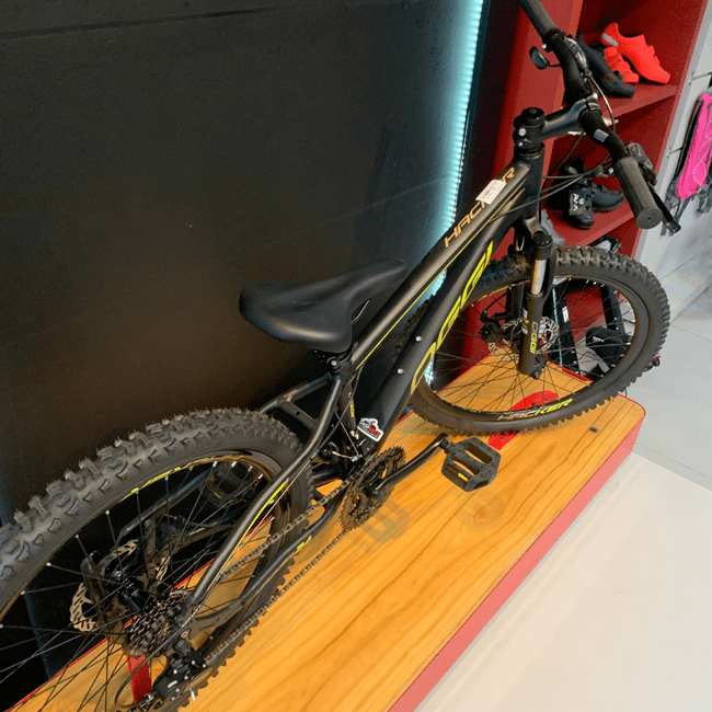 Bicicleta Oggi Hacker Aro 24 Tourney 21v Preto e Amarelo