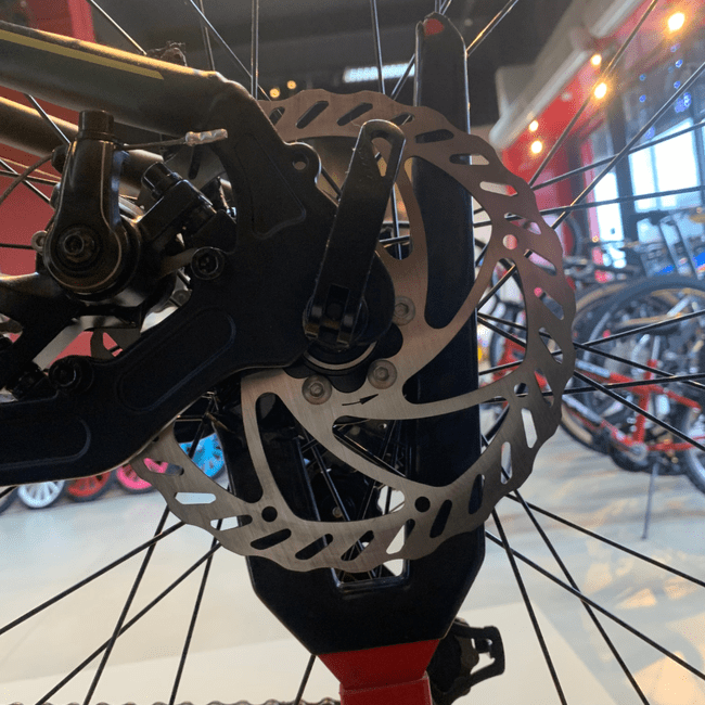 Bicicleta Oggi Hacker Aro 24 Tourney 21v Preto e Amarelo