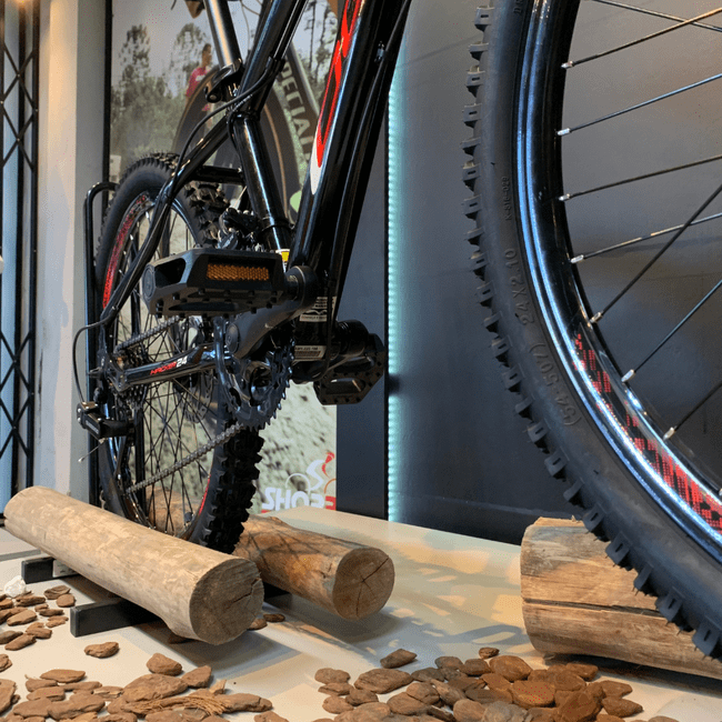 Bicicleta Oggi Hacker Aro 24 Tourney 21v Preto e Vermelho e Branco