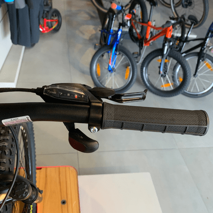 Bicicleta Oggi Hacker Aro 24 Tourney 21v Vermelho e Amarelo