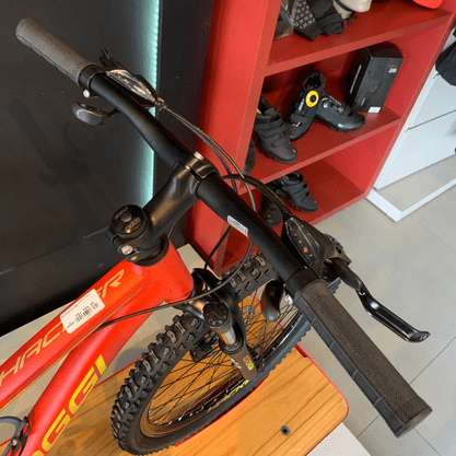 Bicicleta Oggi Hacker Aro 24 Tourney 21v Vermelho e Amarelo
