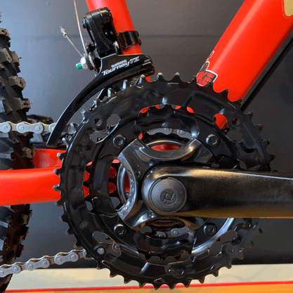 Bicicleta Oggi Hacker Aro 24 Tourney 21v Vermelho e Amarelo