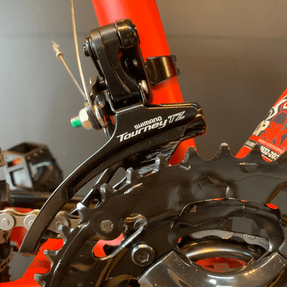 Bicicleta Oggi Hacker Aro 24 Tourney 21v Vermelho e Amarelo