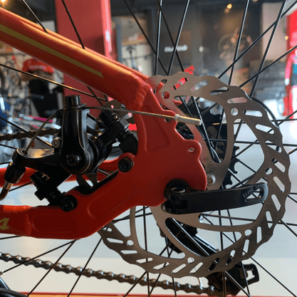Bicicleta Oggi Hacker Aro 24 Tourney 21v Vermelho e Amarelo