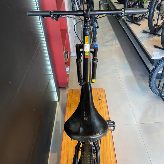 Bicicleta Oggi Hacker Aro 29 Hds Shimano 24v Preta e Amarela - Seminova