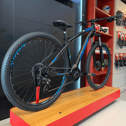 Bicicleta Oggi Hacker HDS Aro 29 Tourney 24v Preto e Azul e S-Lime
