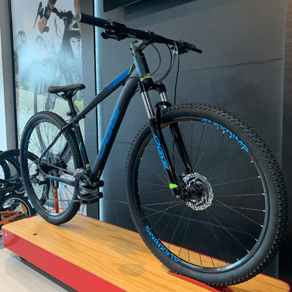 Bicicleta Oggi Hacker HDS Aro 29 Tourney 24v Preto e Azul e S-Lime