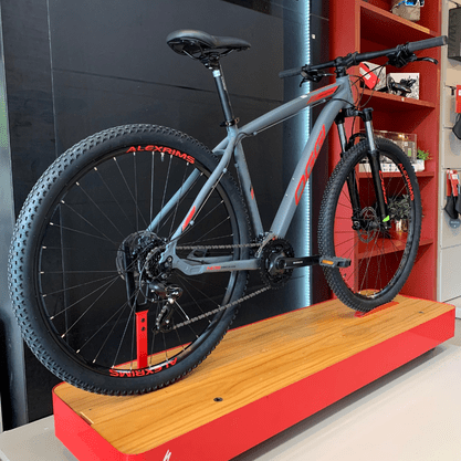 Bicicleta Oggi Hacker HDS Aro 29 Tourney 24v Grafite e Vermelho e Preto