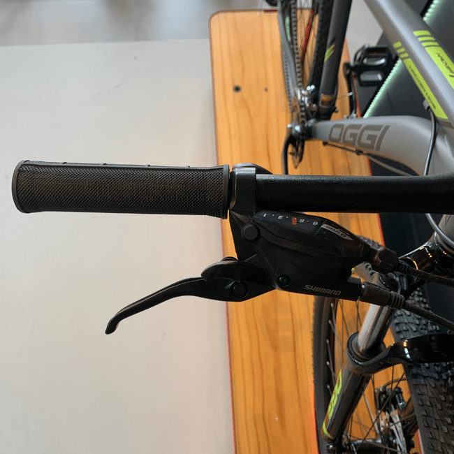 Bicicleta Oggi Hacker HDS Aro 29 Tourney 24v Grafite e Preto e S-Lime