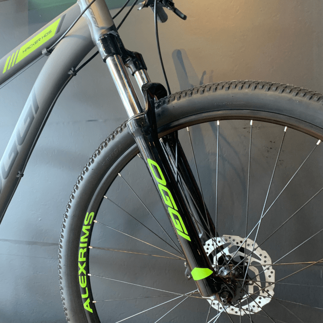 Bicicleta Oggi Hacker HDS Aro 29 Tourney 24v Grafite e Preto e S-Lime