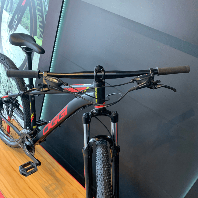 Bicicleta Oggi Hacker HDS Aro 29 Tourney 24v Preto e Vermelho e Amarelo