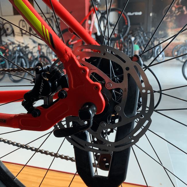 Bicicleta Oggi Hacker HDS Aro 29 Tourney 24v Vermelho e Amarelo e Preto