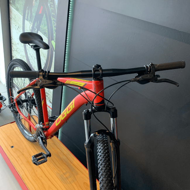Bicicleta Oggi Hacker HDS Aro 29 Tourney 24v Vermelho e Amarelo e Preto