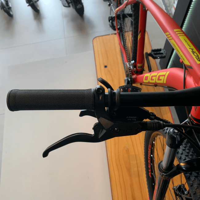 Bicicleta Oggi Hacker HDS Aro 29 Tourney 24v Vermelho e Amarelo e Preto