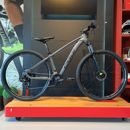 Bicicleta Oggi Hacker Sport Aro 29 Tourney 21v Grafite e Preto e Amarelo