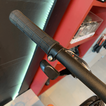 Bicicleta Oggi Hacker Sport Aro 29 Tourney 21v Grafite e Preto e Amarelo