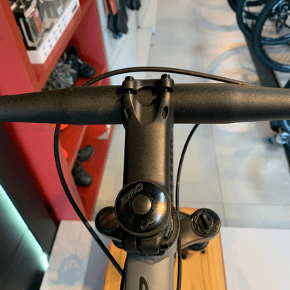 Bicicleta Oggi Hacker Sport Aro 29 Tourney 21v Grafite e Preto e Amarelo