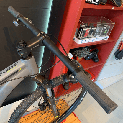 Bicicleta Oggi Hacker Sport Aro 29 Tourney 21v Grafite e Preto e Amarelo