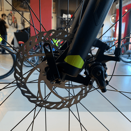 Bicicleta Oggi Hacker Sport Aro 29 Tourney 21v Grafite e Preto e Amarelo
