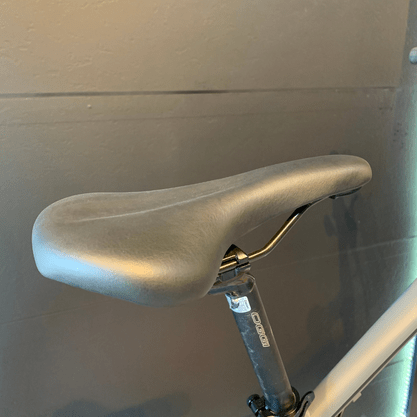 Bicicleta Oggi Hacker Sport Aro 29 Tourney 21v Grafite e Preto e Amarelo