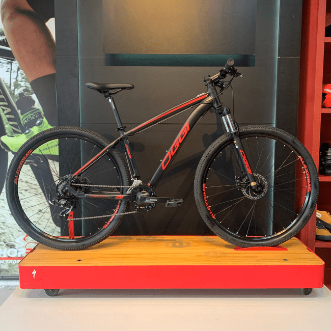 Bicicleta Oggi Hacker Sport Aro 29 Tourney 21v Preto e Vermelho e Dourado