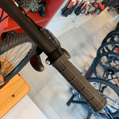 Bicicleta Oggi Hacker Sport Aro 29 Tourney 21v Vermelho e Vinho e Amarelo