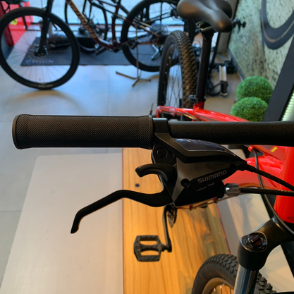 Bicicleta Oggi Hacker Sport Aro 29 Tourney 21v Vermelho e Vinho e Amarelo
