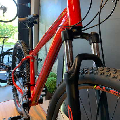 Bicicleta Oggi Hacker Sport Aro 29 Tourney 21v Vermelho e Vinho e Amarelo