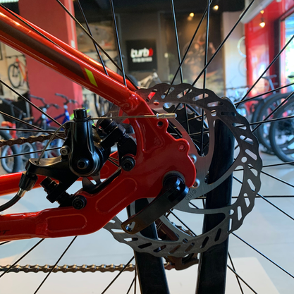 Bicicleta Oggi Hacker Sport Aro 29 Tourney 21v Vermelho e Vinho e Amarelo