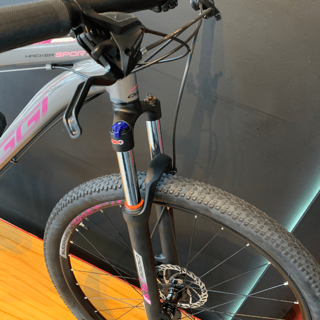 Bicicleta Oggi Hacker Sport Aro 29 Tourney 21v 2024 Grafite e Rosa e Preto