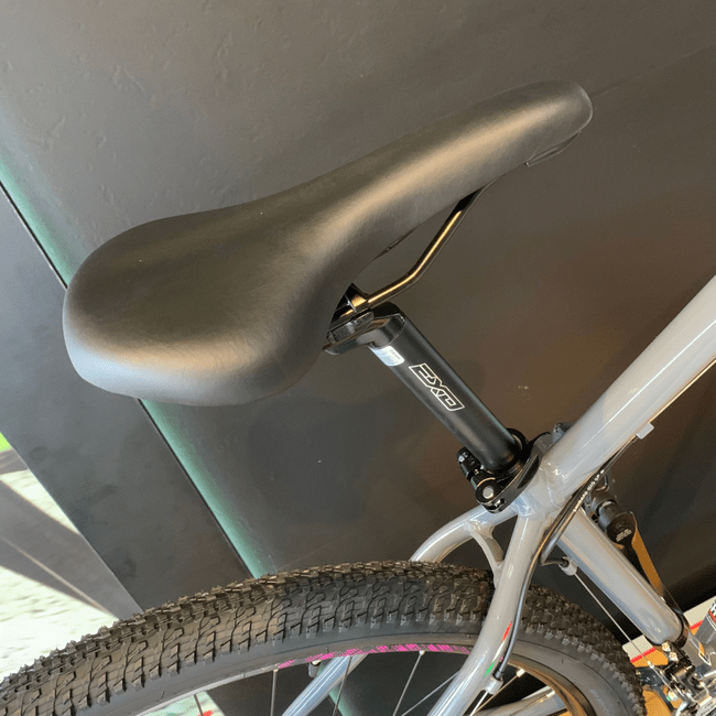 Bicicleta Oggi Hacker Sport Aro 29 Tourney 21v 2024 Grafite e Rosa e Preto