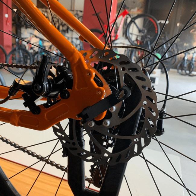 Bicicleta Oggi Hacker Sport Aro 29 Tourney 21v 2024 Laranja e Verde e Preto