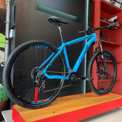Bicicleta Oggi Hacker Sport Aro 29 Tourney 21v Azul e Preto