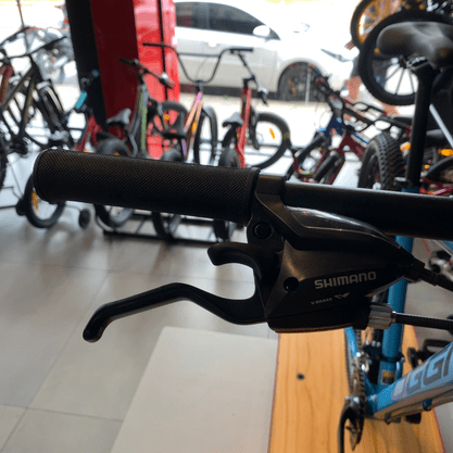 Bicicleta Oggi Hacker Sport Aro 29 Tourney 21v Azul e Preto