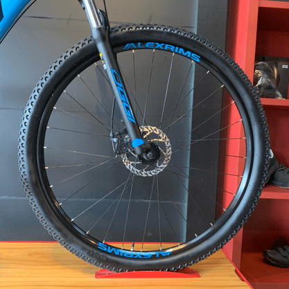 Bicicleta Oggi Hacker Sport Aro 29 Tourney 21v Azul e Preto