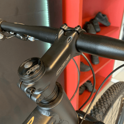 Bicicleta Oggi Hacker Sport Aro 29 Tourney 21v Preto e Amarelo