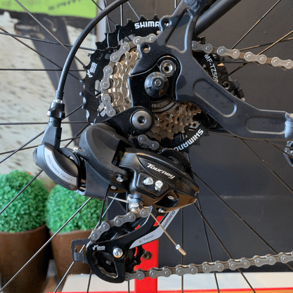 Bicicleta Oggi Hacker Sport Aro 29 Tourney 21v Preto e Amarelo