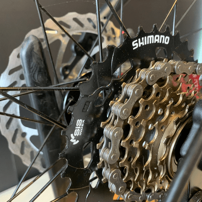 Bicicleta Oggi Hacker Sport Aro 29 Tourney 21v Preto e Amarelo