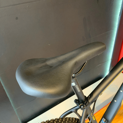Bicicleta Oggi Hacker Sport Aro 29 Tourney 21v Preto e Amarelo