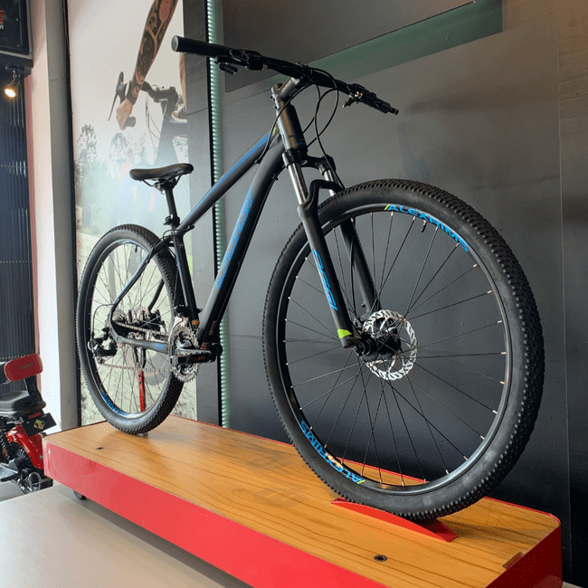 Bicicleta Oggi Hacker Sport Aro 29 Tourney 21v Preto e Azul e S-Lime